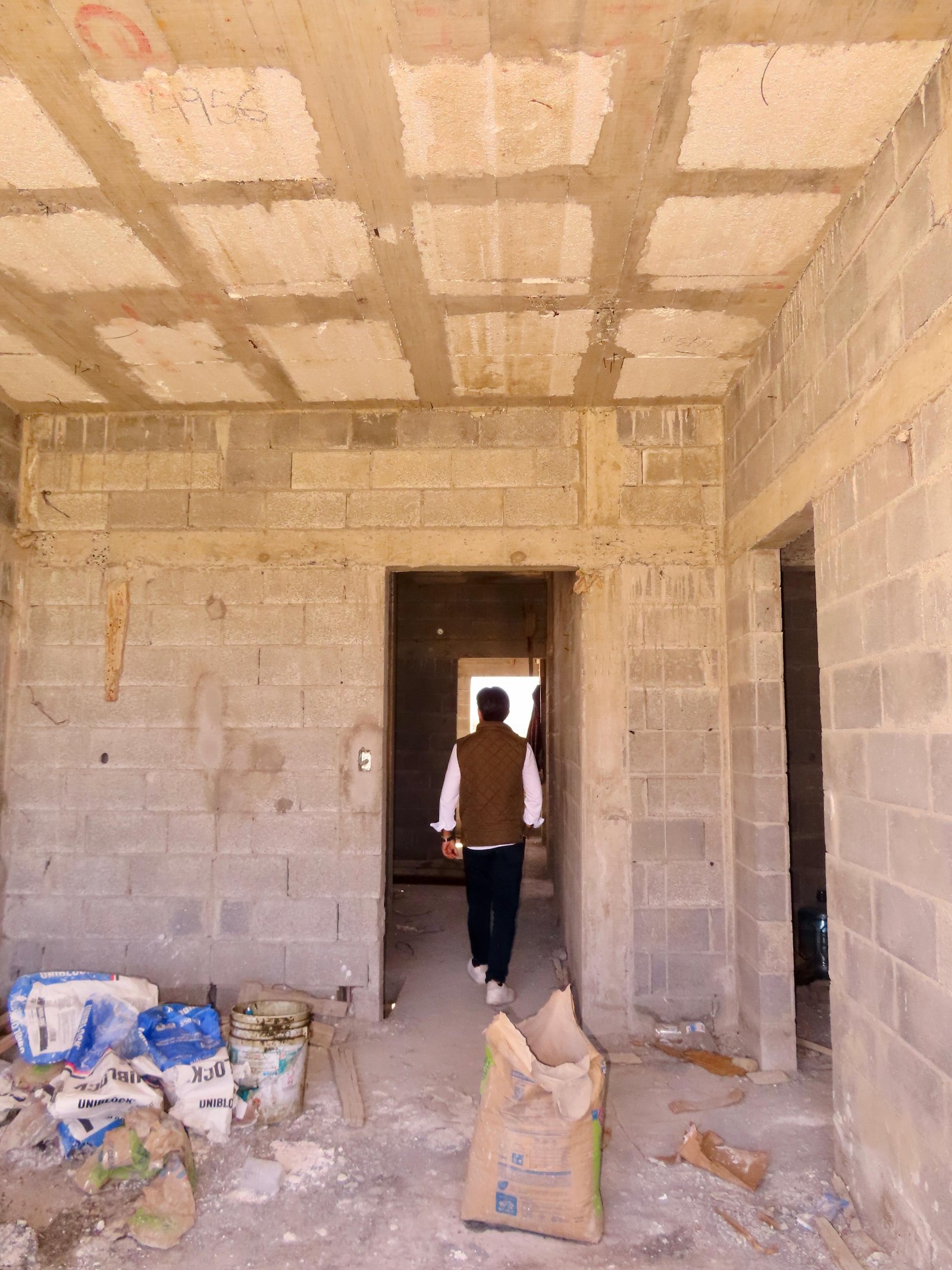 Recorrido por un pasillo en obra de SC Arquitectos