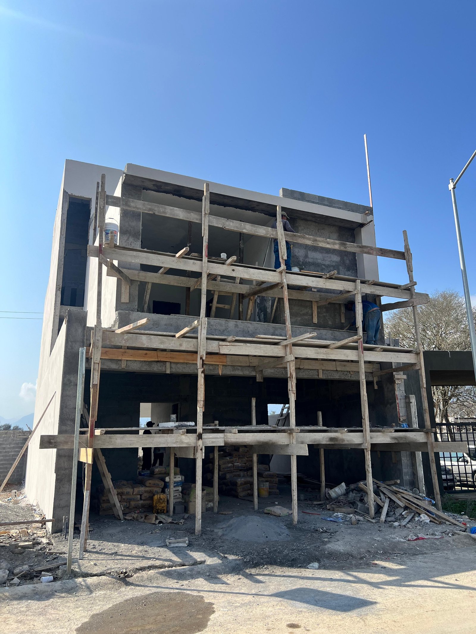 Colado de losa con trabajadores en obra, foto 14